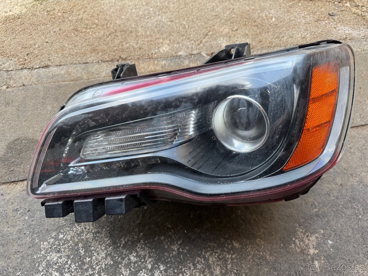 Levý přední světlomet Xenon Chrysler 300C 2011+ - 2