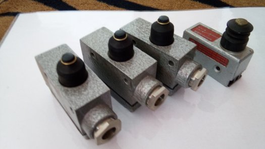 Prodám koncové spínače (mikrospínače) - 2