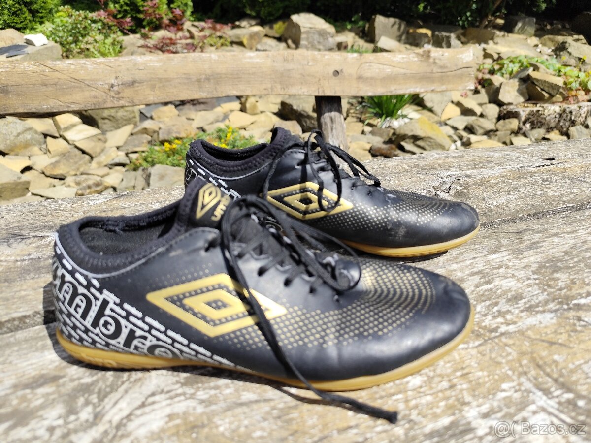 Sálovky Umbro vel.40 - 2