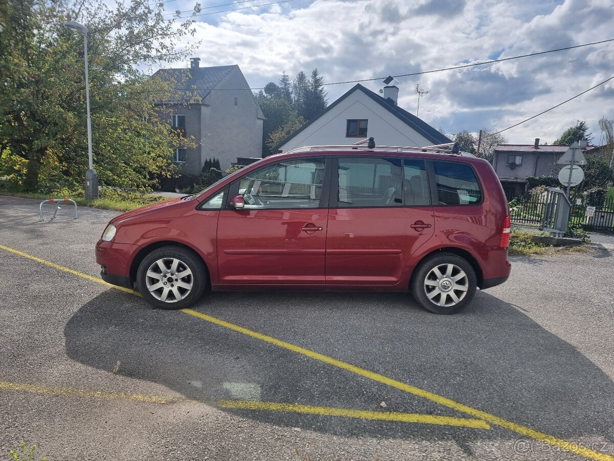 Volkswagen Touran 2.0TDI DSG - 2