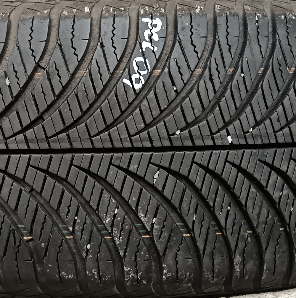 Celoroční GOODYEAR 215/55 R17 - 4ks, možnost přezutí - 2