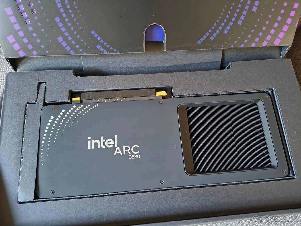 Nová grafická karta Intel Arc B580 Limited Edition 12GB - 2