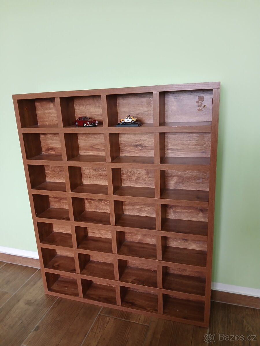 Police regály vitrína - 2