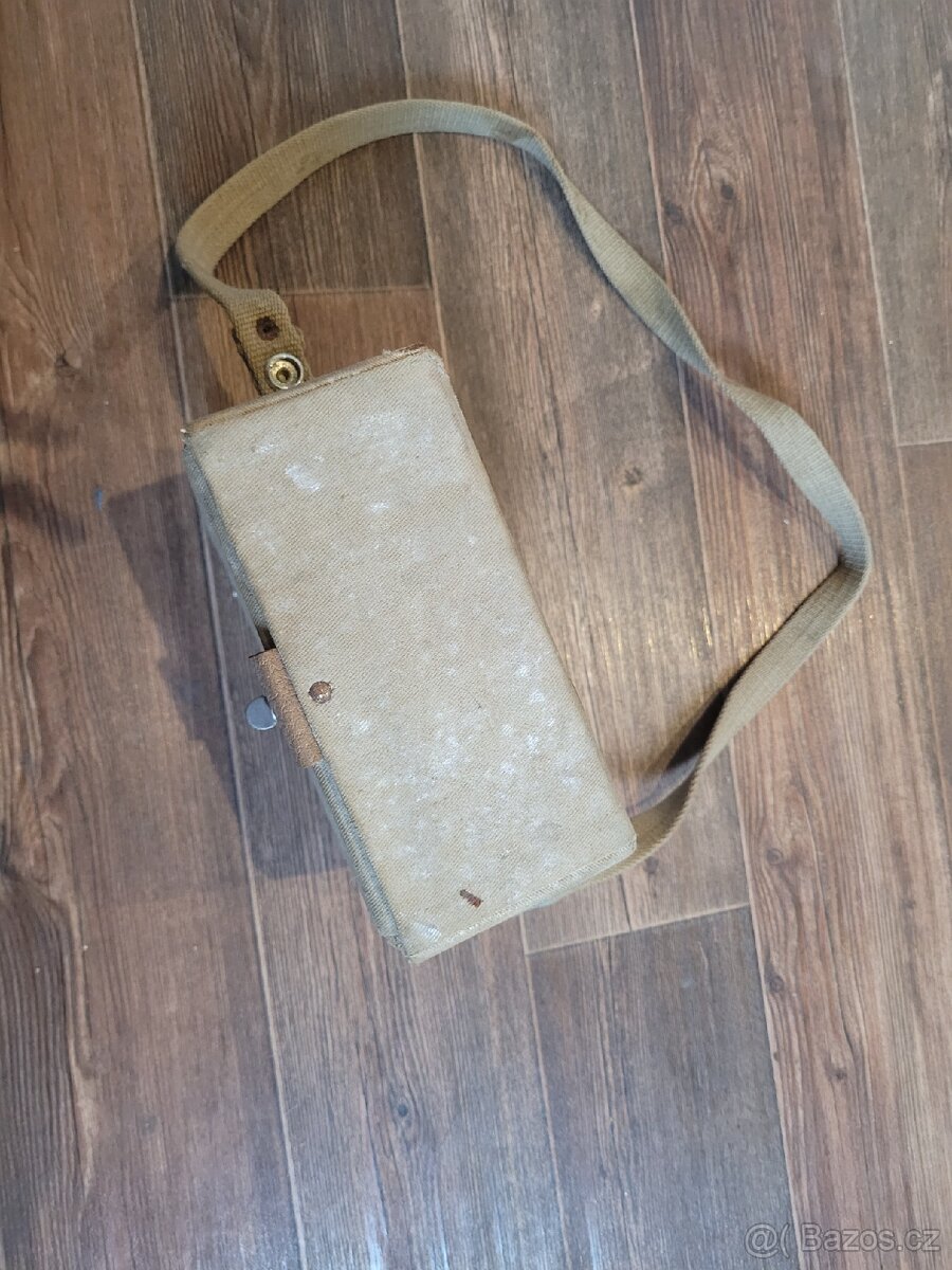 Stará vojenská lékárnička - 2