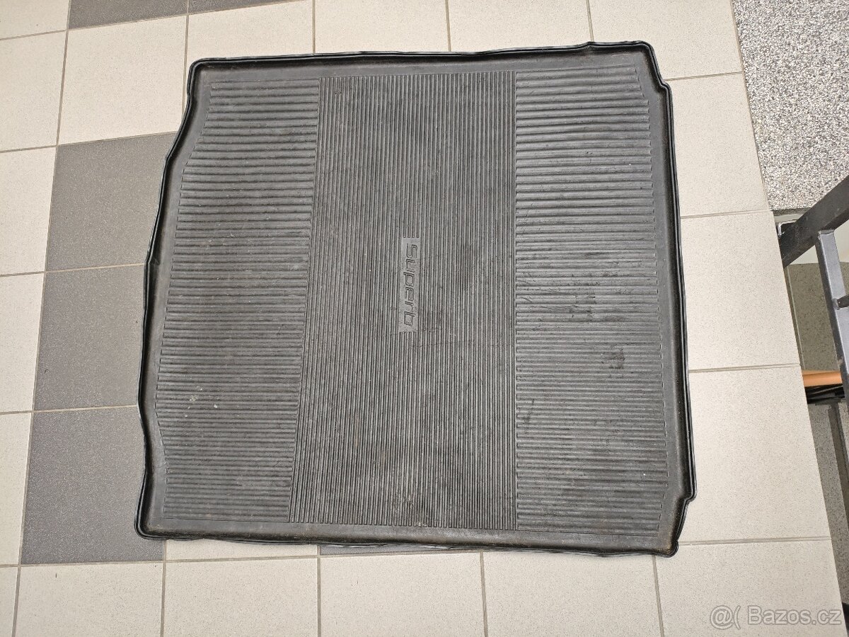 Gumová vana do kufru Superb - Zlín - 2