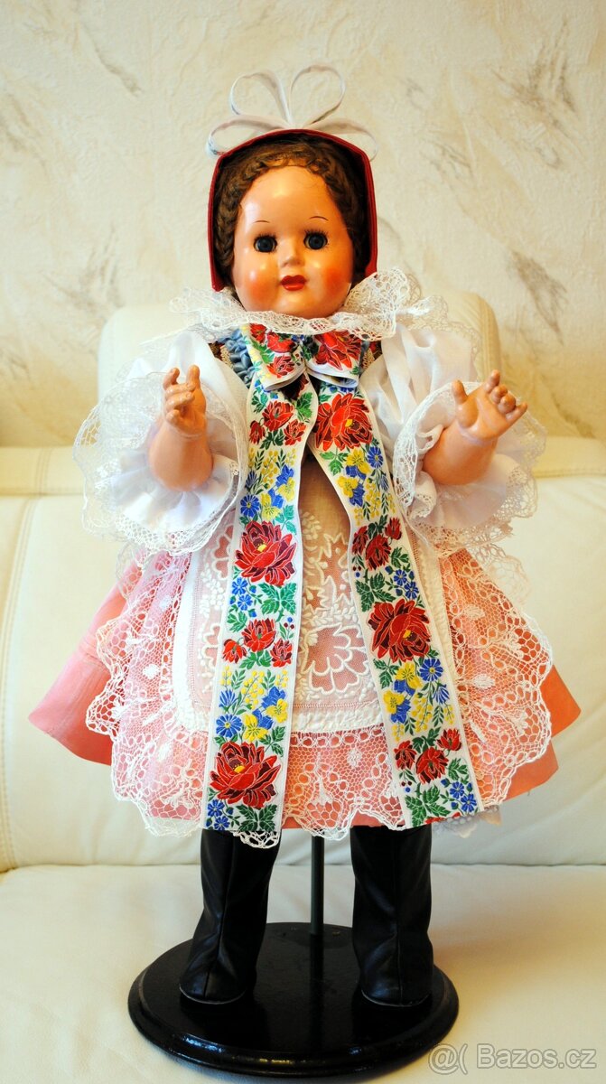 Stará krojovaná panenka - 2
