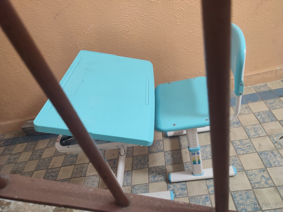 Rostoucí psací stůl a židle - 2