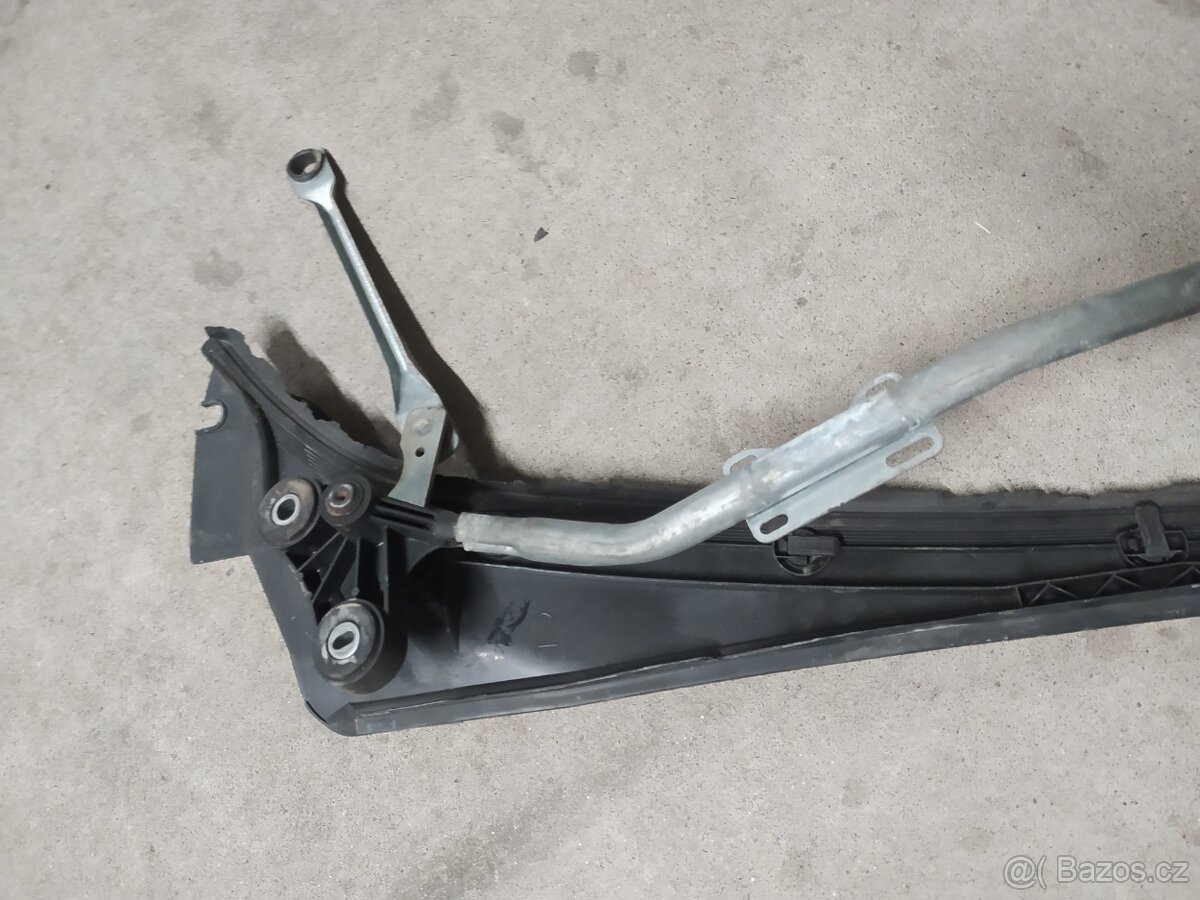 BMW E60/E61 535d 200kw lišta předních stěračů. - 2