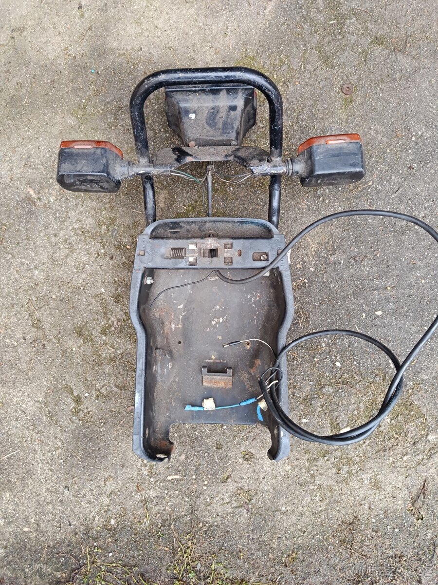 Simson Skútr - zadní část - 2