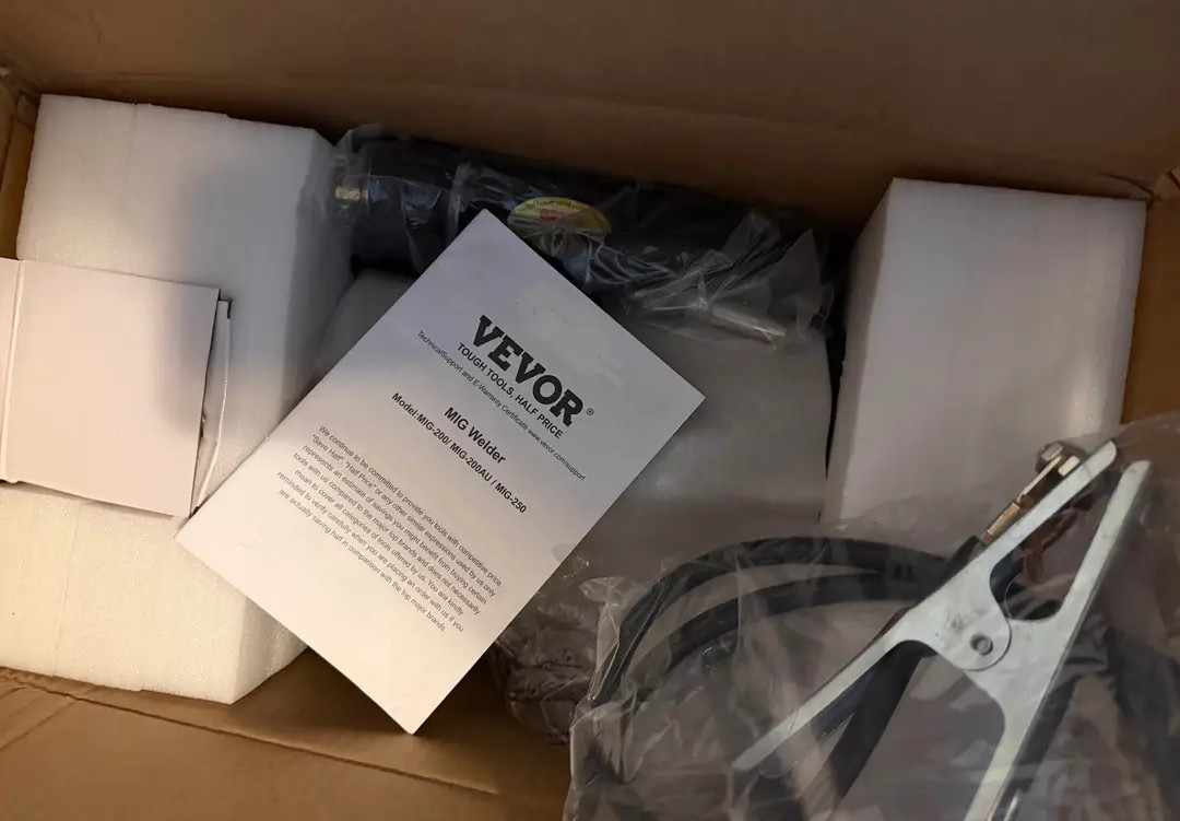 Svářečka Vevor Mig-200/250 - 2