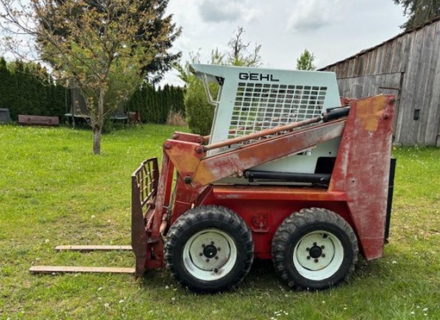 Smykový nakladač - 2