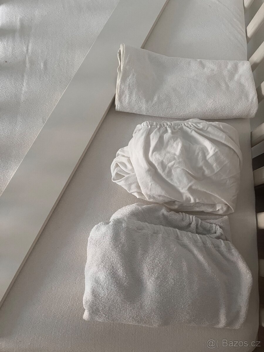 Dětská postýlka IKEA, bílá, na kolečkách - 2