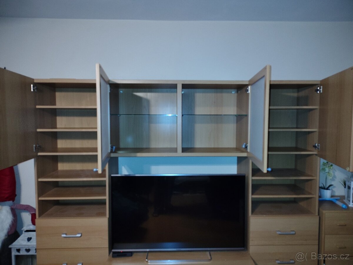 Obývací stěna a televizní stolek - 2