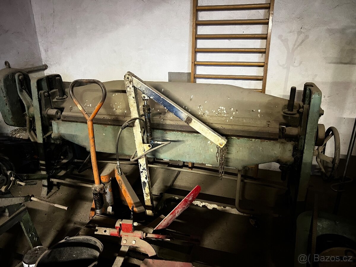 Ohýbačka plechů - 2