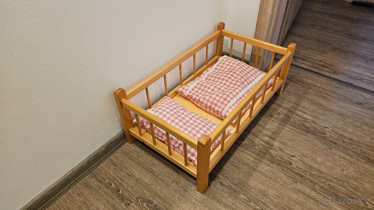Dřevěná postýlka pro panenku - 2