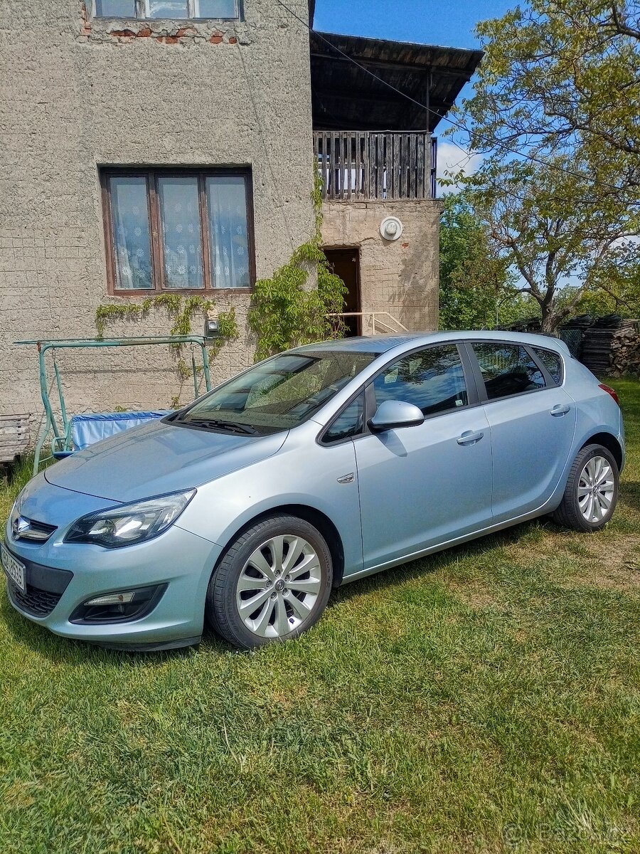 Opel Astra J 1.4i 74kW první majitel najeto pouze 53tis.km - 2