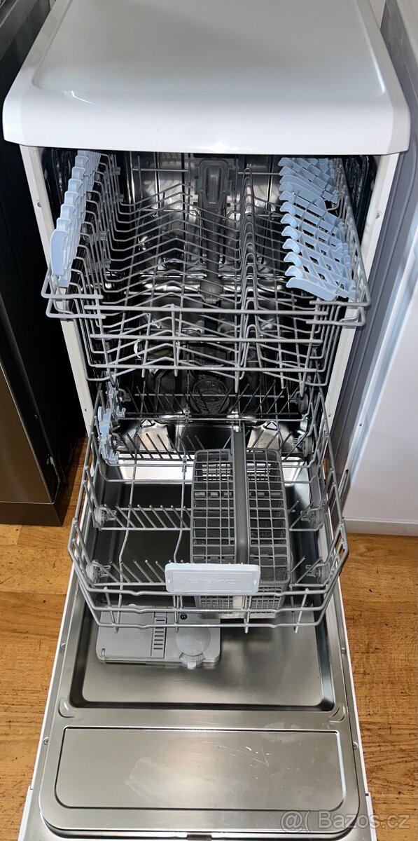 Myčka BEKO DSFS 6830 - 2