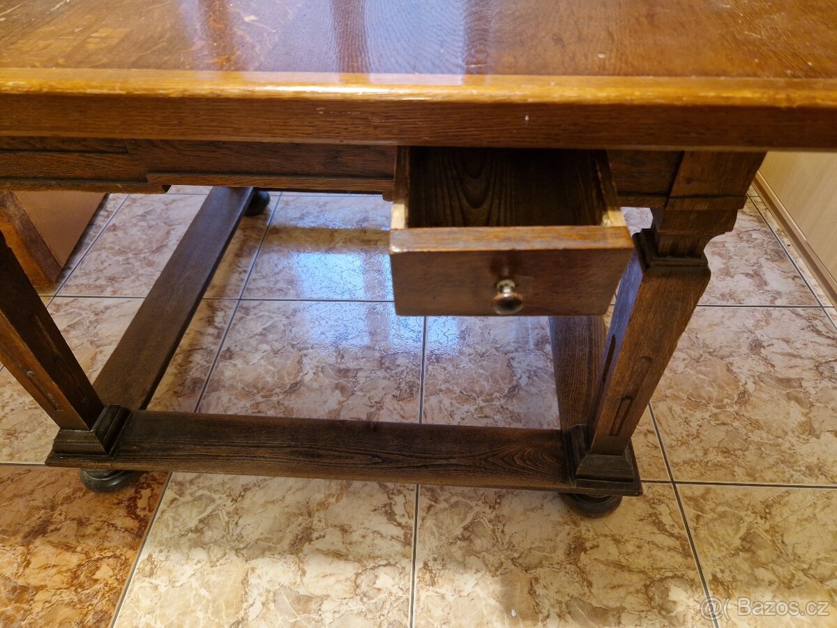 Starožitný stůl - 2
