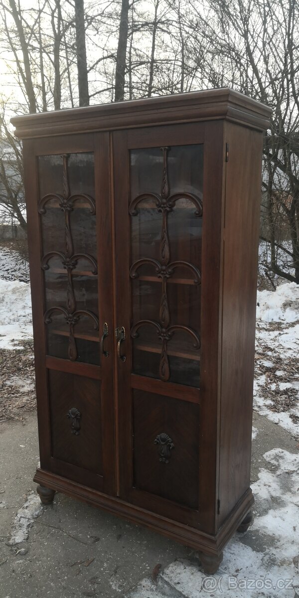 Starožitná masivní knihovna - 2