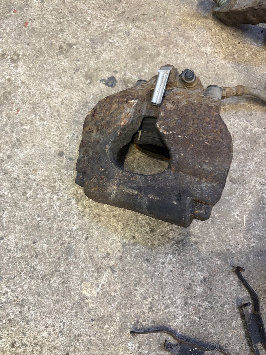 Přední třmeny VW Touareg 7L 2.5Tdi - 2