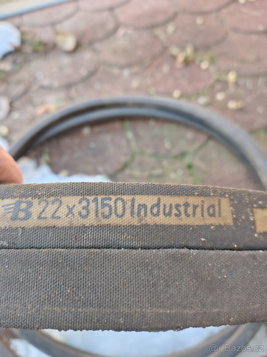 Prodám různé řemeny na sklízecí mlátičku E514 - 2