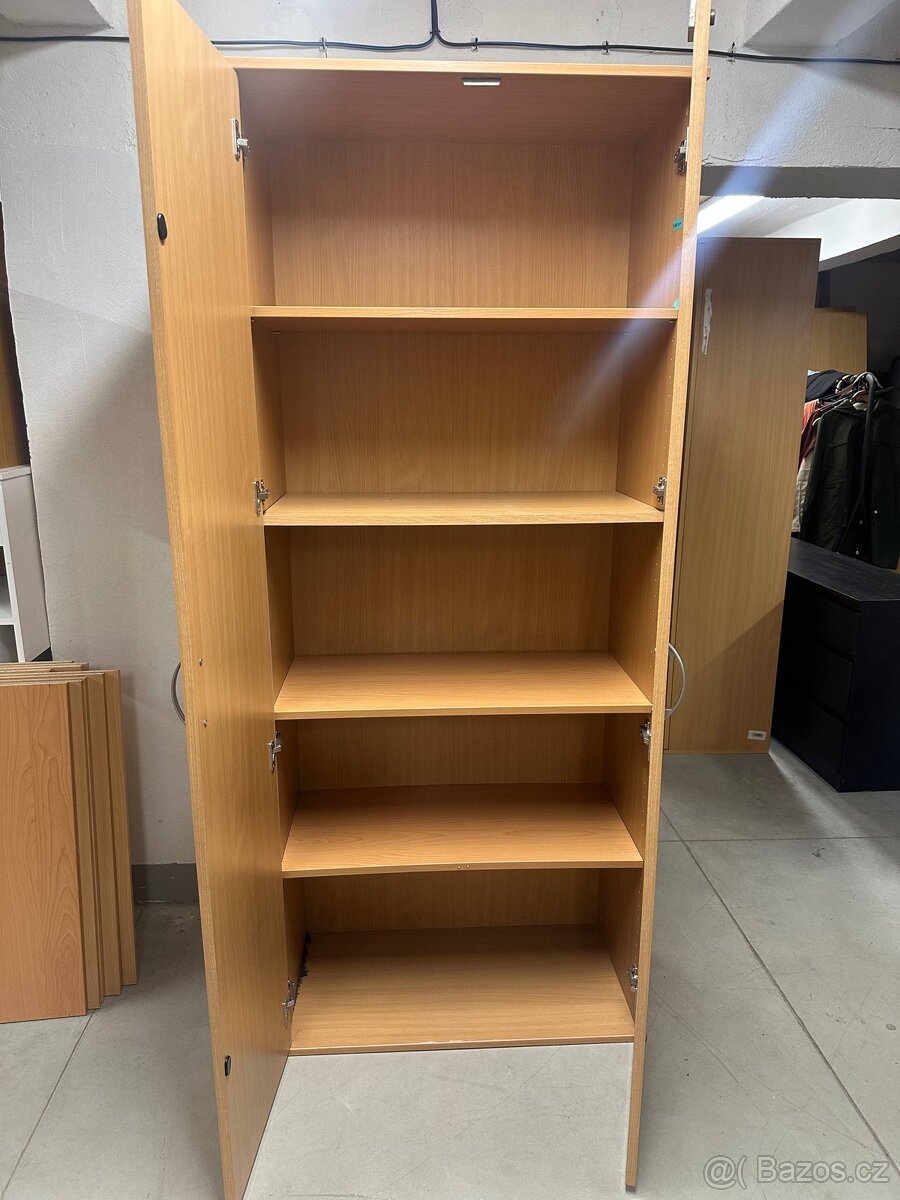 Prodám skříň s policemi - 2
