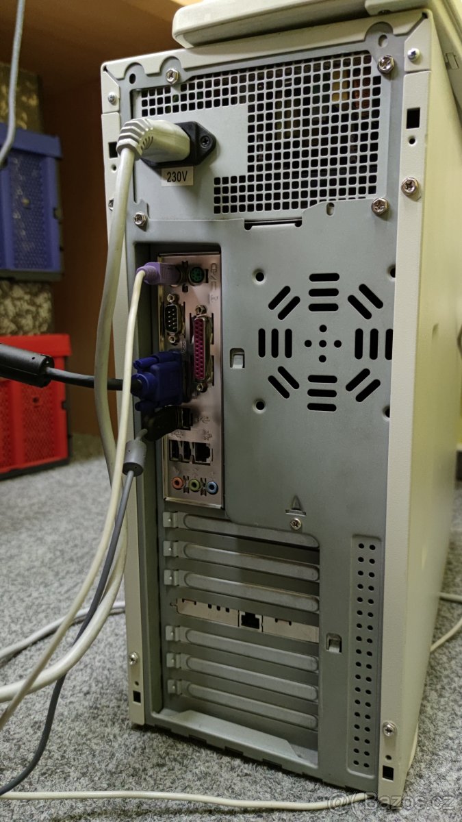 Stolní počítač AMD Sempron Procesor 2800 1.33GHz, 496 MB RAM - 2