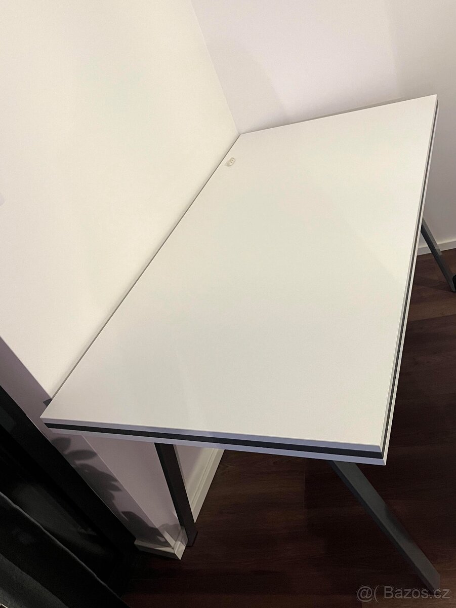Bílý stůl - 2