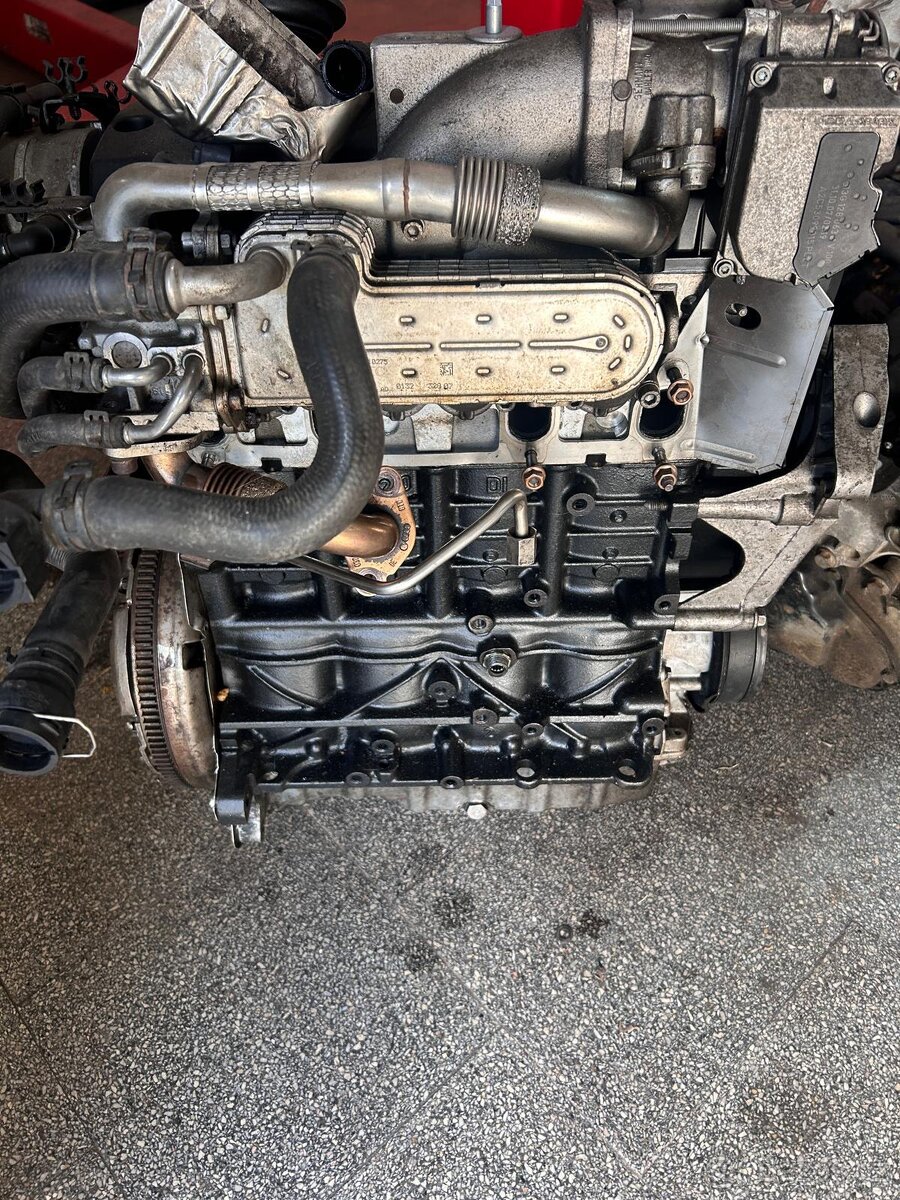 Prodám motor 1.9 tdi 77kw BXE - 2