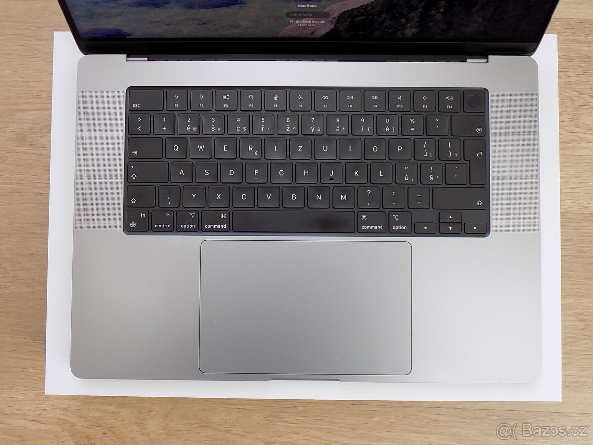Apple MacBook Pro 16" (2021) / M1 Pro / 32GB RAM / 512GB / - 2