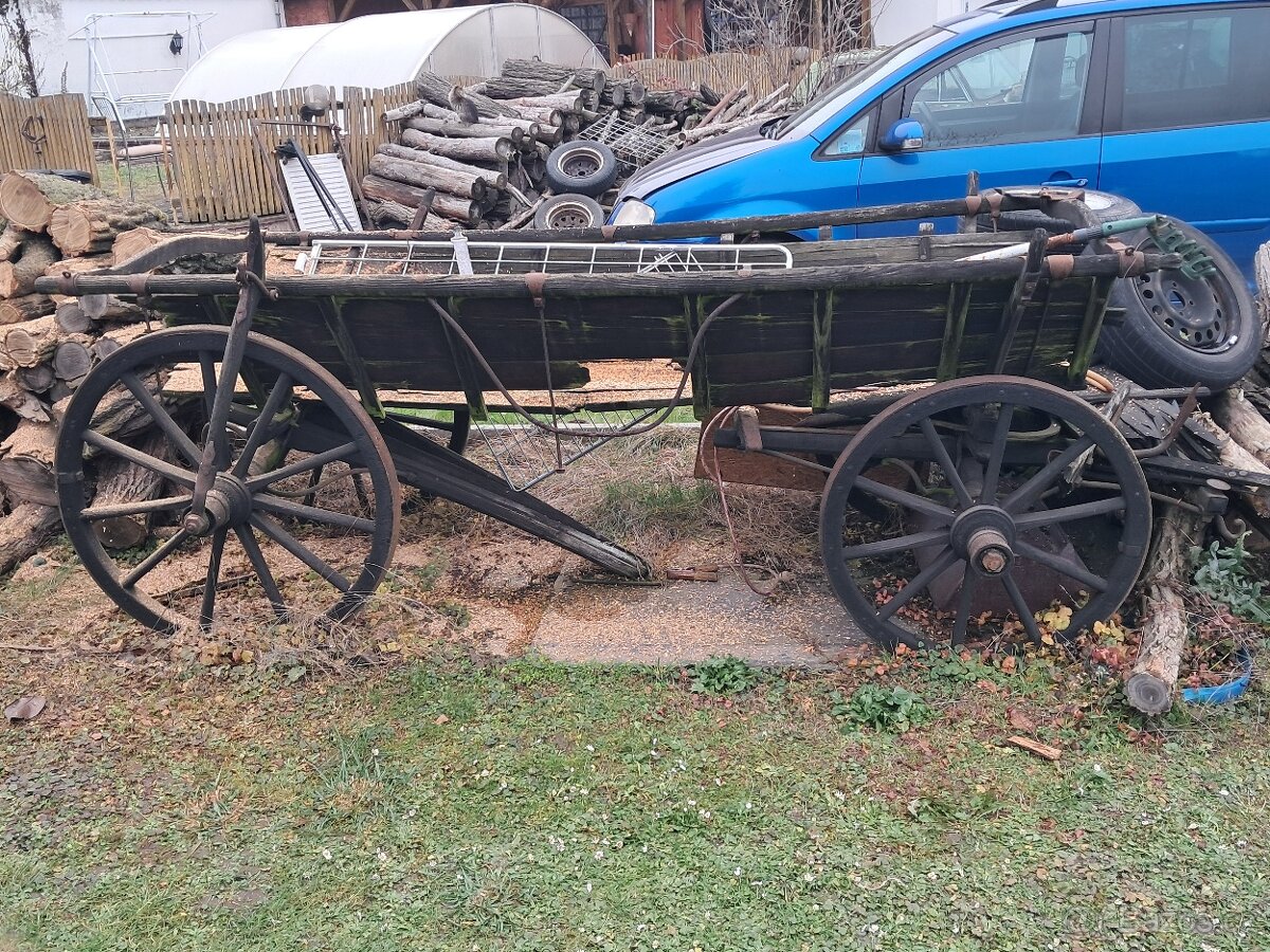 Stary dřevěný vůz za koně - 2