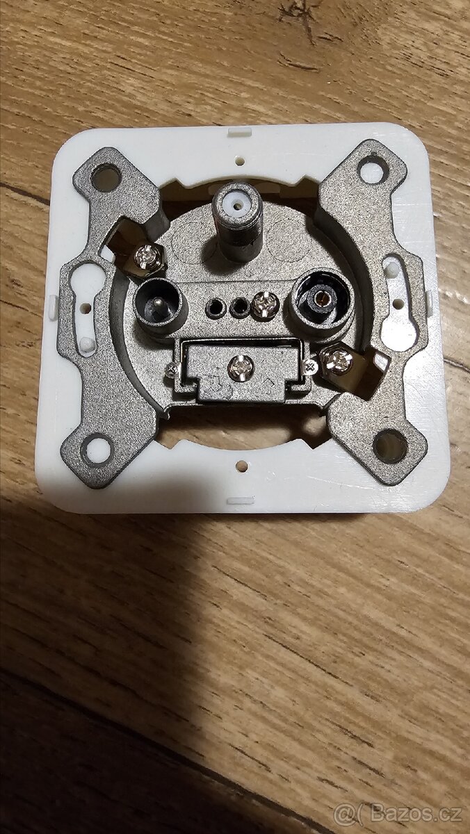 Maximum Zásuvka satelitní MX 600 koncová - 2