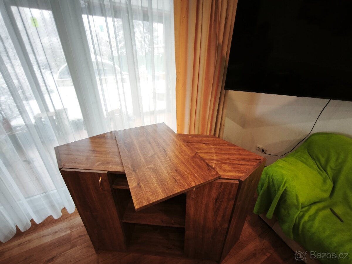 Atypická rohová skříňka - 2