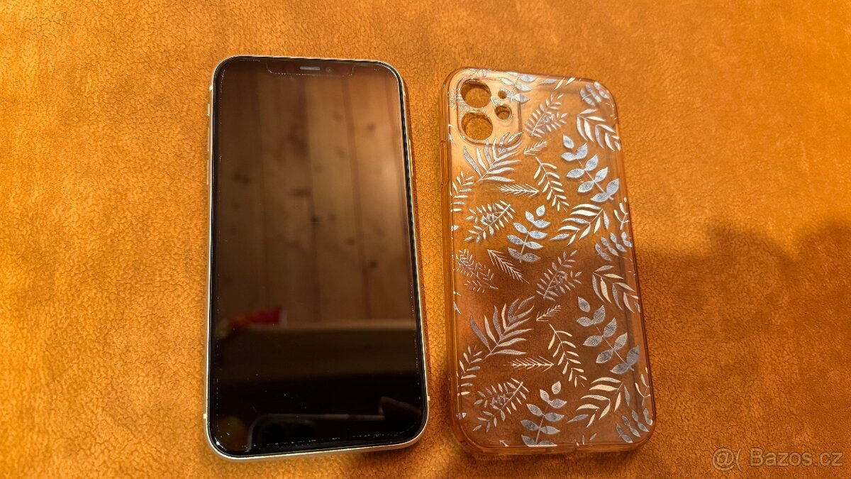 IPhone 11 64GB bily, top stav - 2