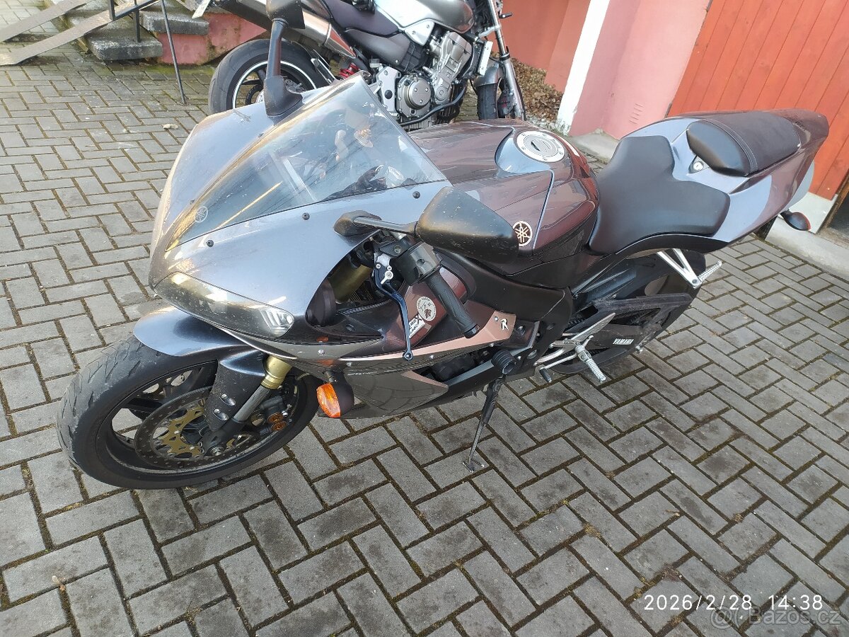 Yamaha R1 - 2
