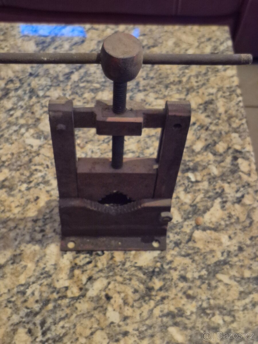 Instalatérský svěrák - 2