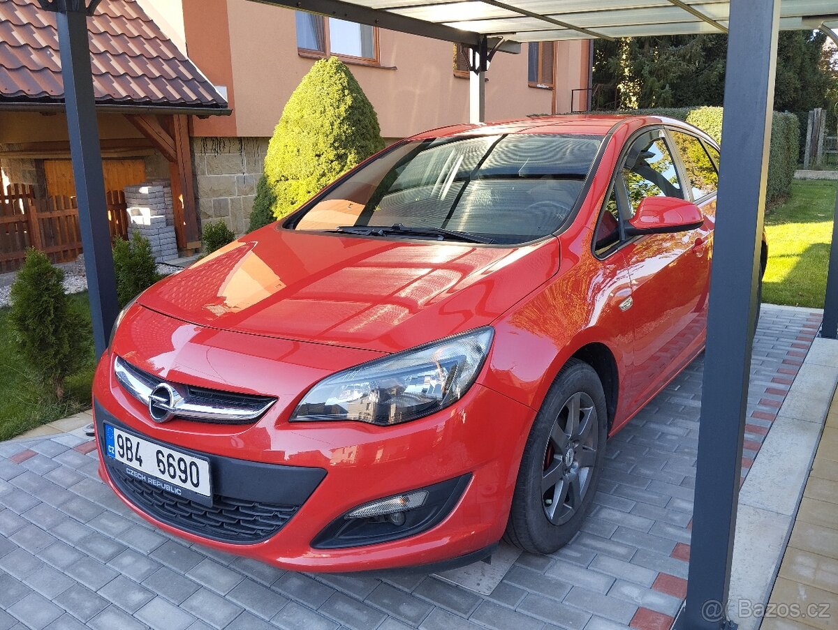 Opel Astra 1..4 r.v.2013 - 2