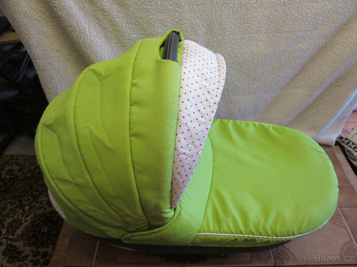 Hluboká korbička na kočárek Camarelo Granada, pěkný stav - 2
