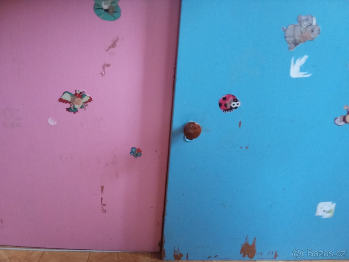 Tři stejné skříňky délka 1metr x 60 cm siroke - 2