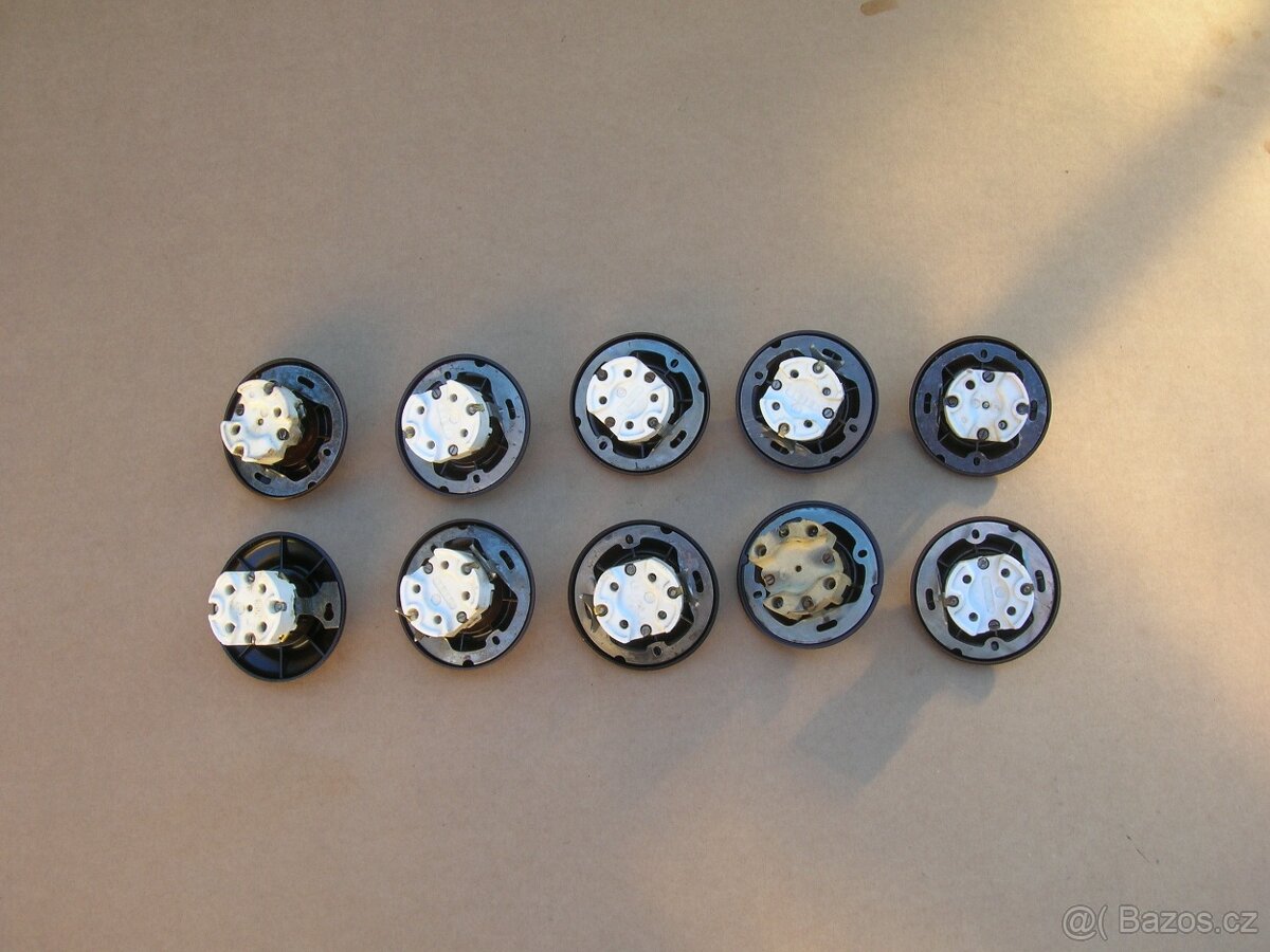 BAKELITOVÉ VYPINAČE DO ZDI kus 150Kč - 2