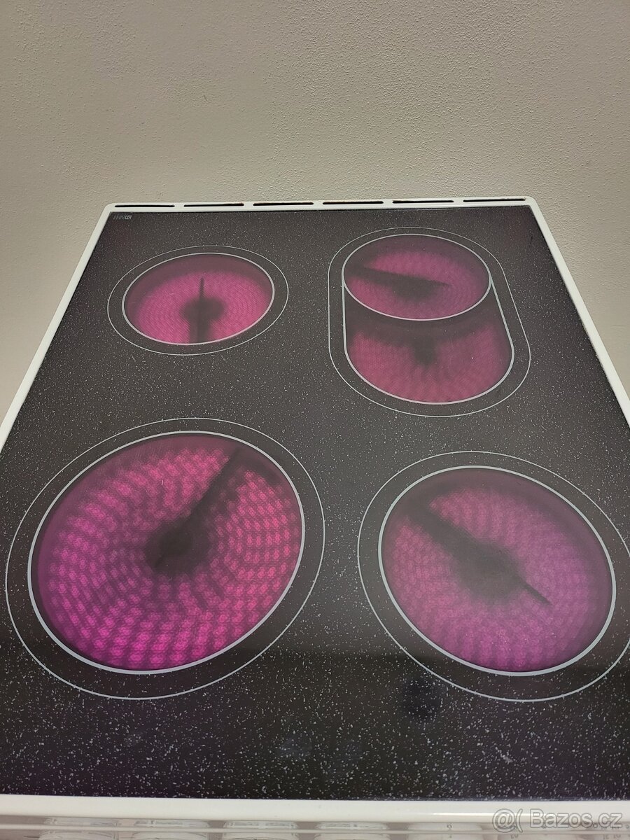 sklokeramický sporák s minutkou, kabel 220V - 2