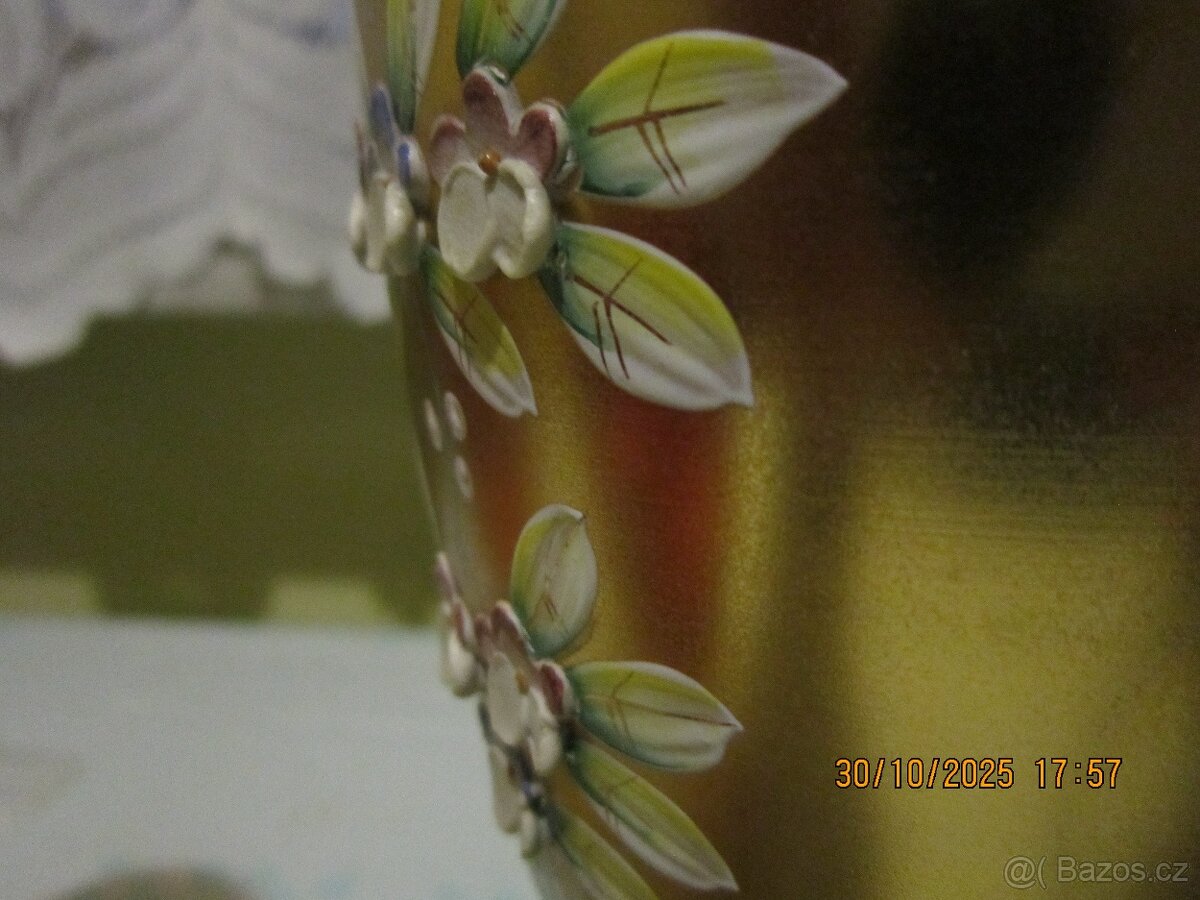 zlacená váza z Novoborského skla - 2