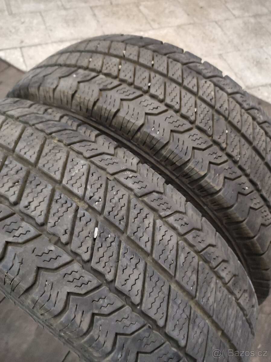 Zimní pneu 205/75/16C - 2