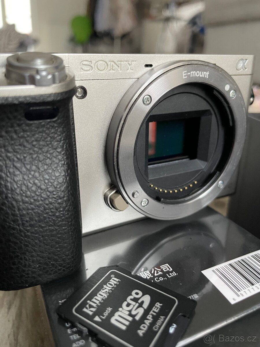 Sony a6000 + objektivy a příslušenství - 2