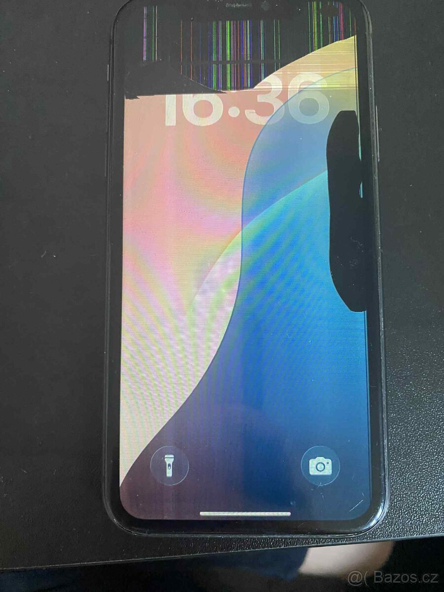 IPhone 11 - poškozený - 2