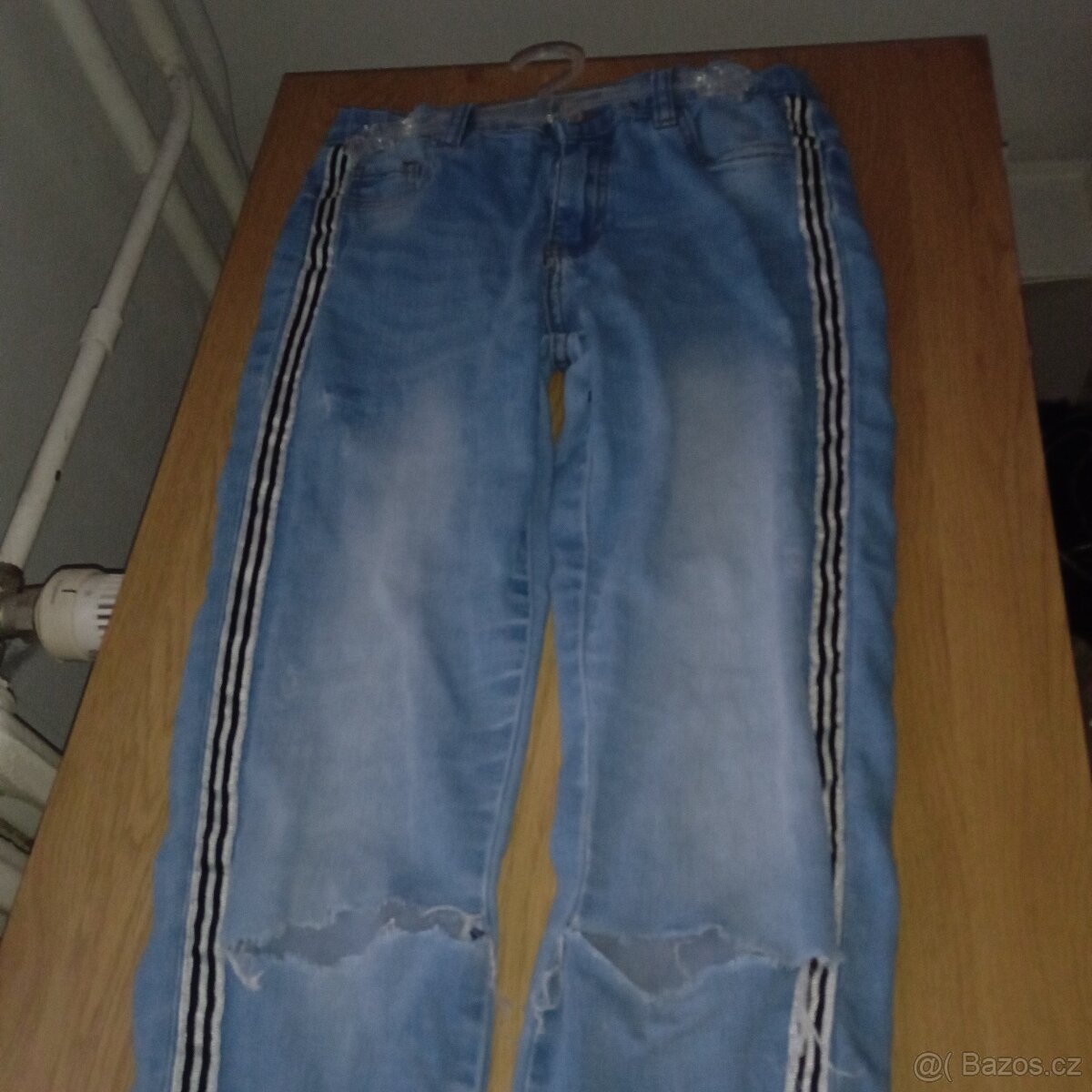 Módní, vyšisované džíny vel 152 - 2