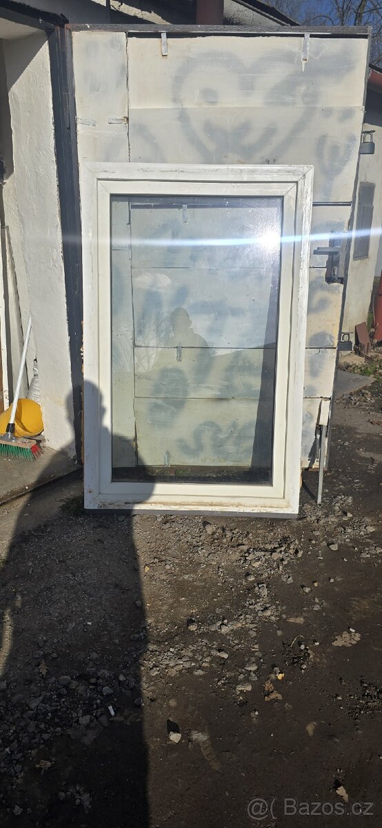 3ks plastovych oken - 2