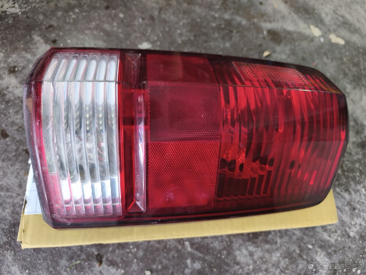 Dodge Nitro zadní světlo - 2