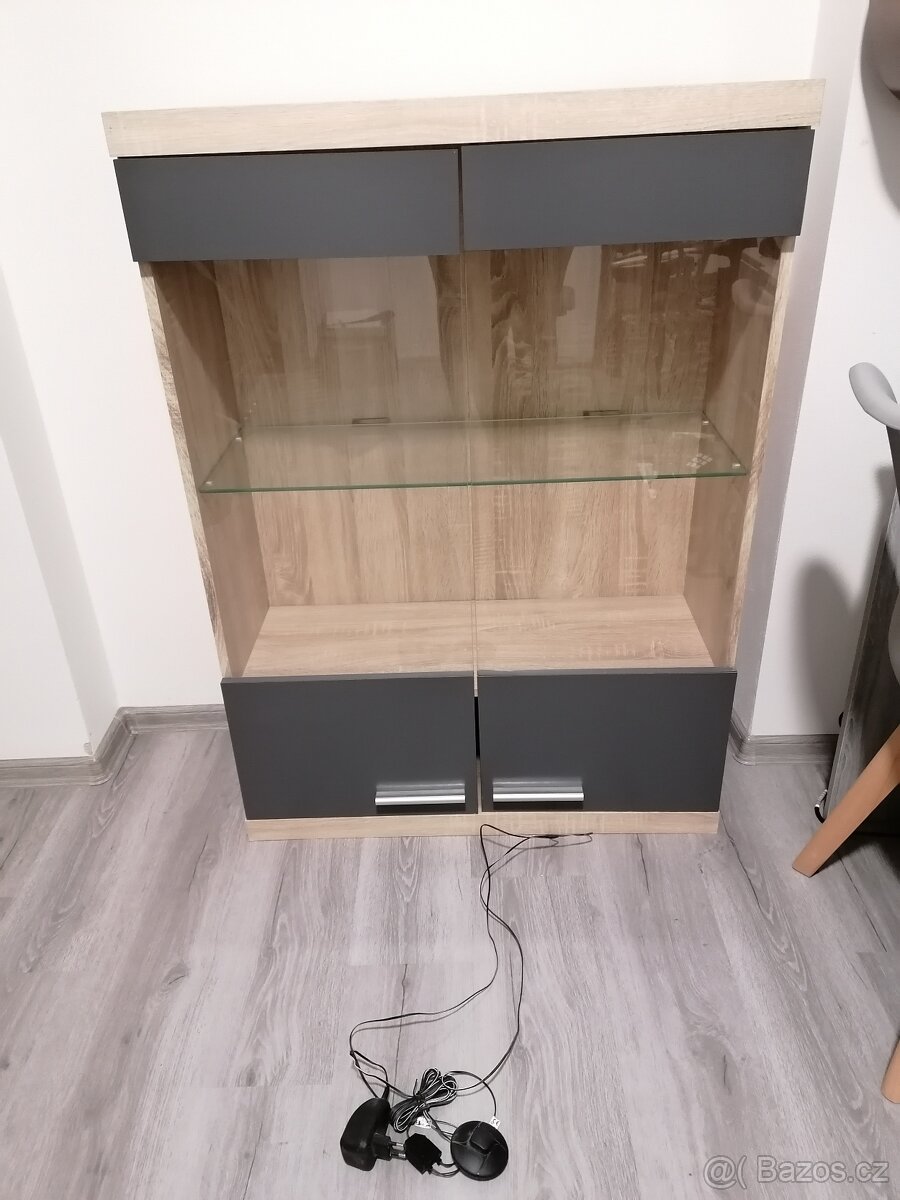 Podsvícená nástěnná skříň - 2