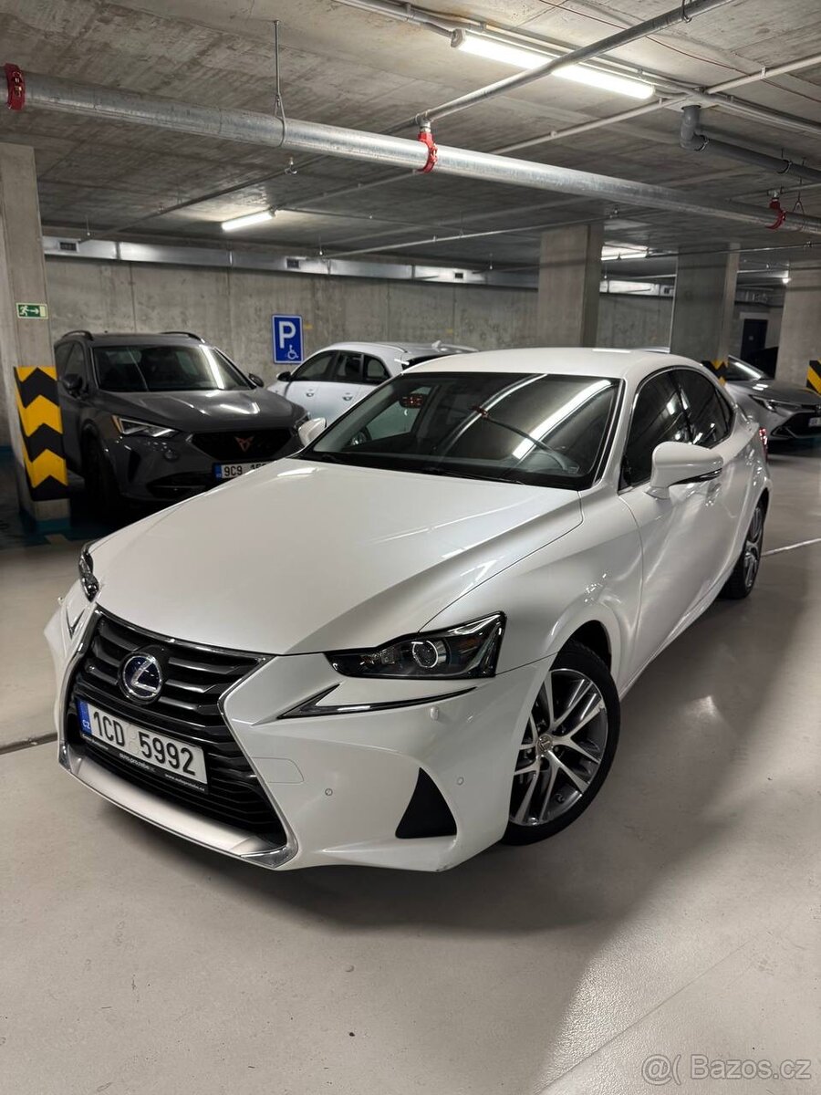 Lexus IS 300h 2017 - 2